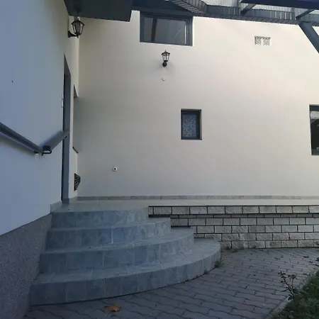 Tacsko Apartmanhaz Jula