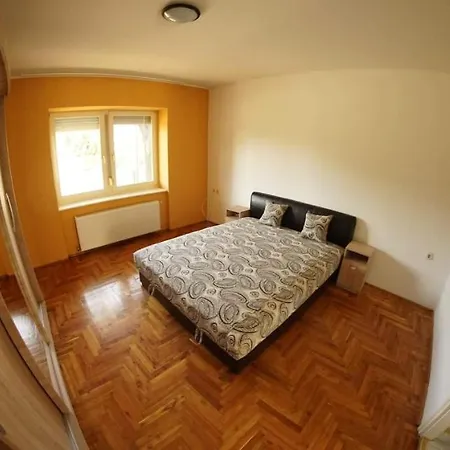 Tacsko Apartmanhaz *