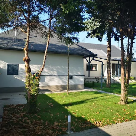 Tacsko Apartmanhaz * Jula