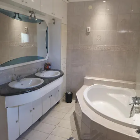 Tacsko Apartmanhaz * Jula