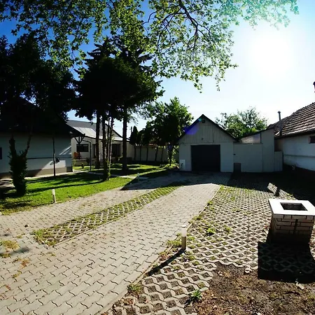 Tacsko Apartmanhaz * Jula